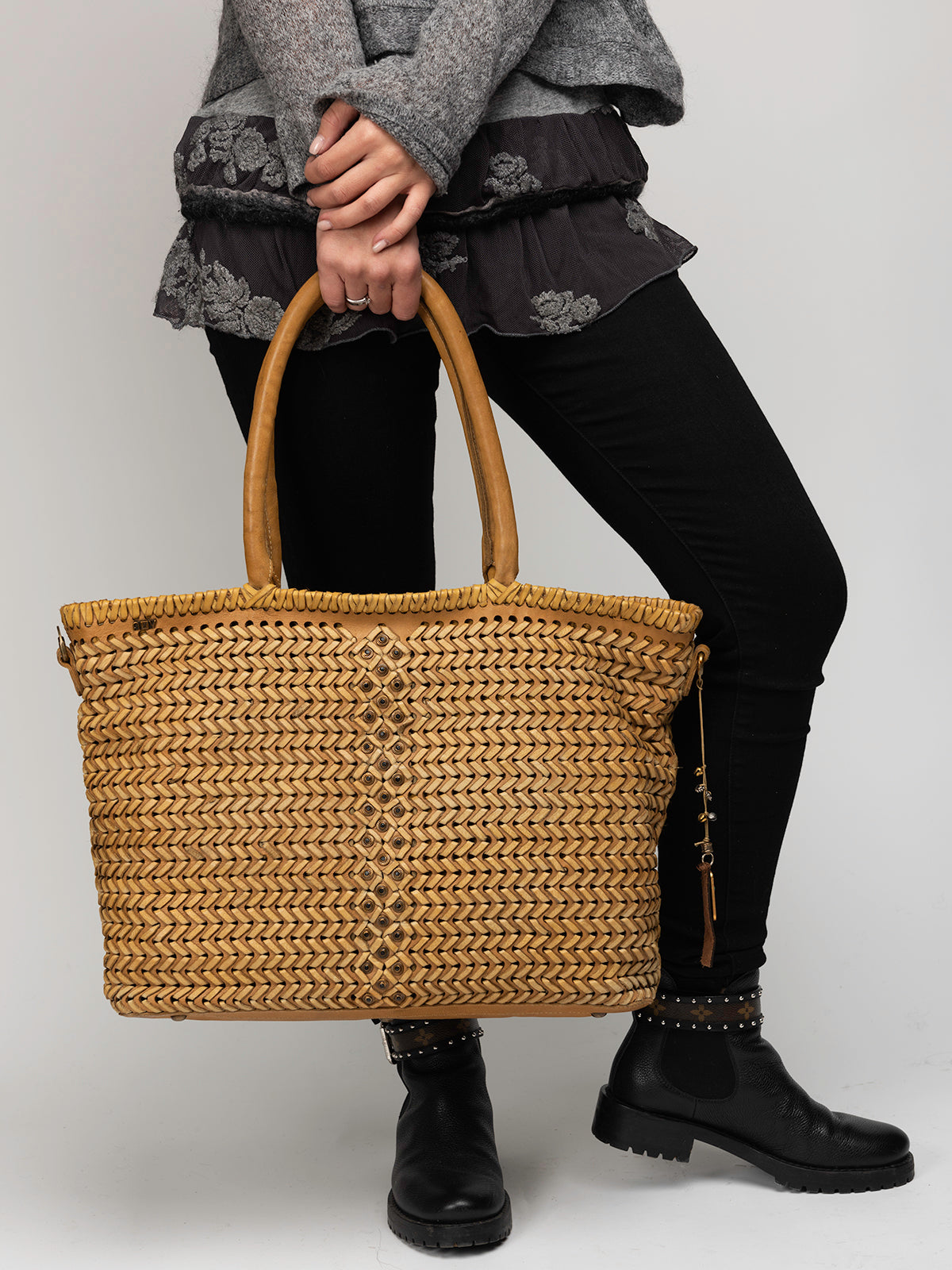JOELLE: Mustard leather shoulder shopper bag by Art N Vintage