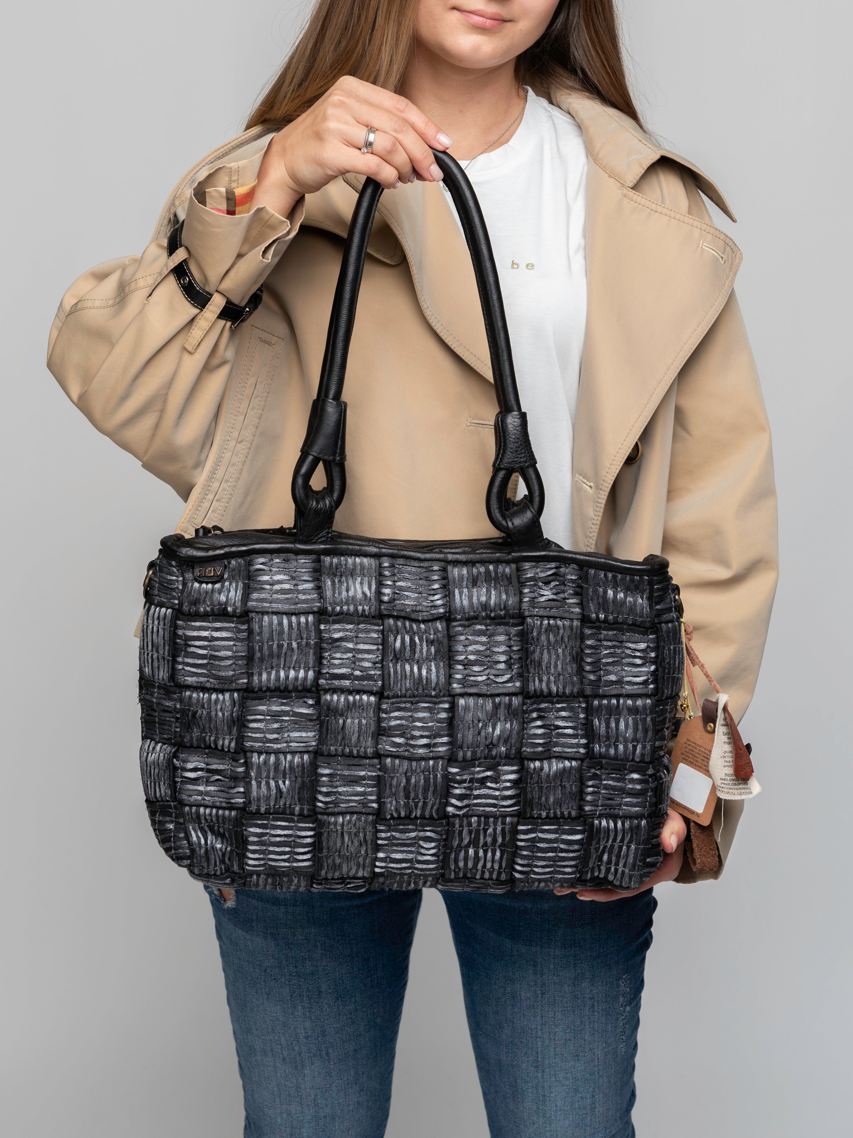 CROWN: Black leather shoulder shopper bag by Art N Vintage