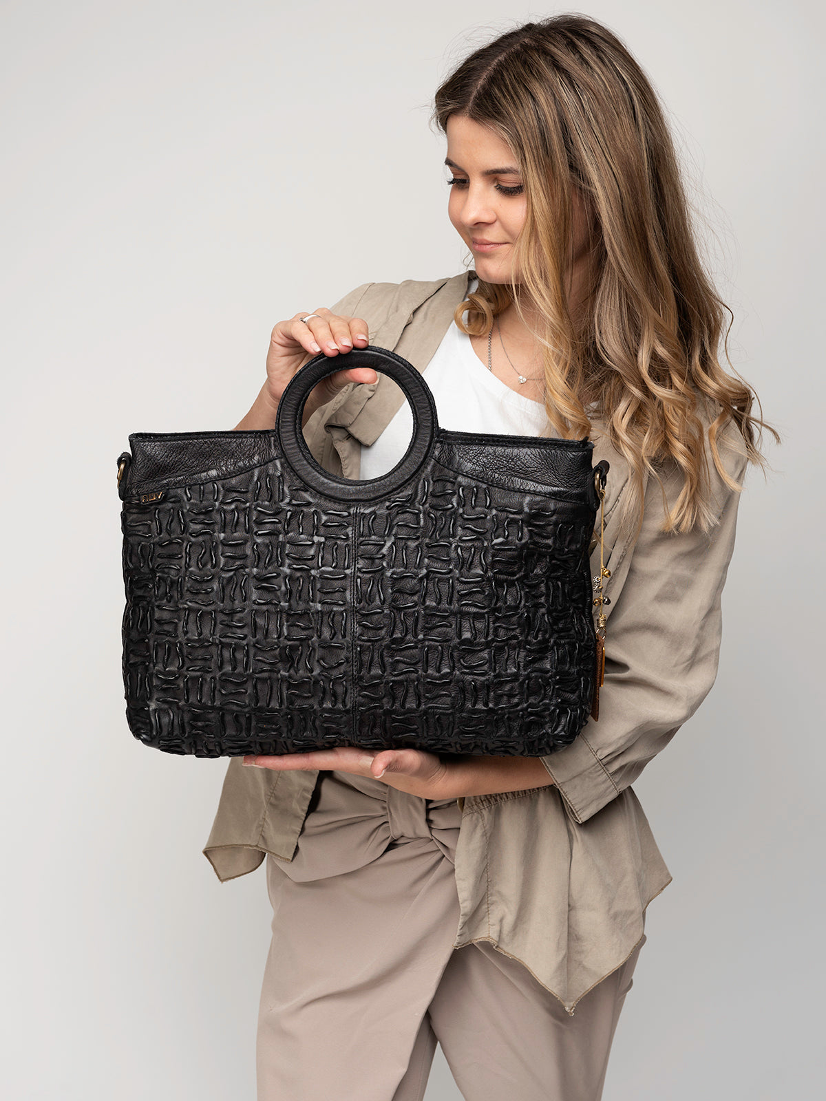 ESTHER: Black leather working bag by Art N Vitage
