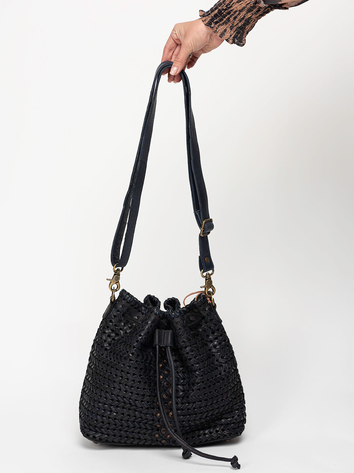 JOELLE: Black leather round shape crossbody bag by Art N Vintage