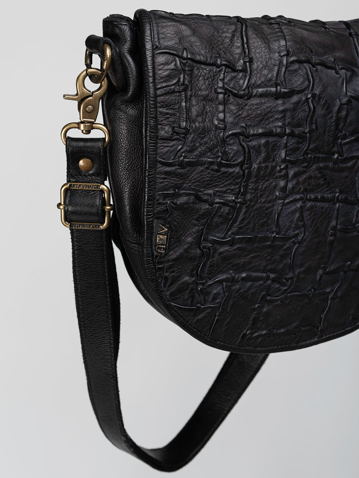 CARLA: Black leather crossbody bag by Art N Vintage