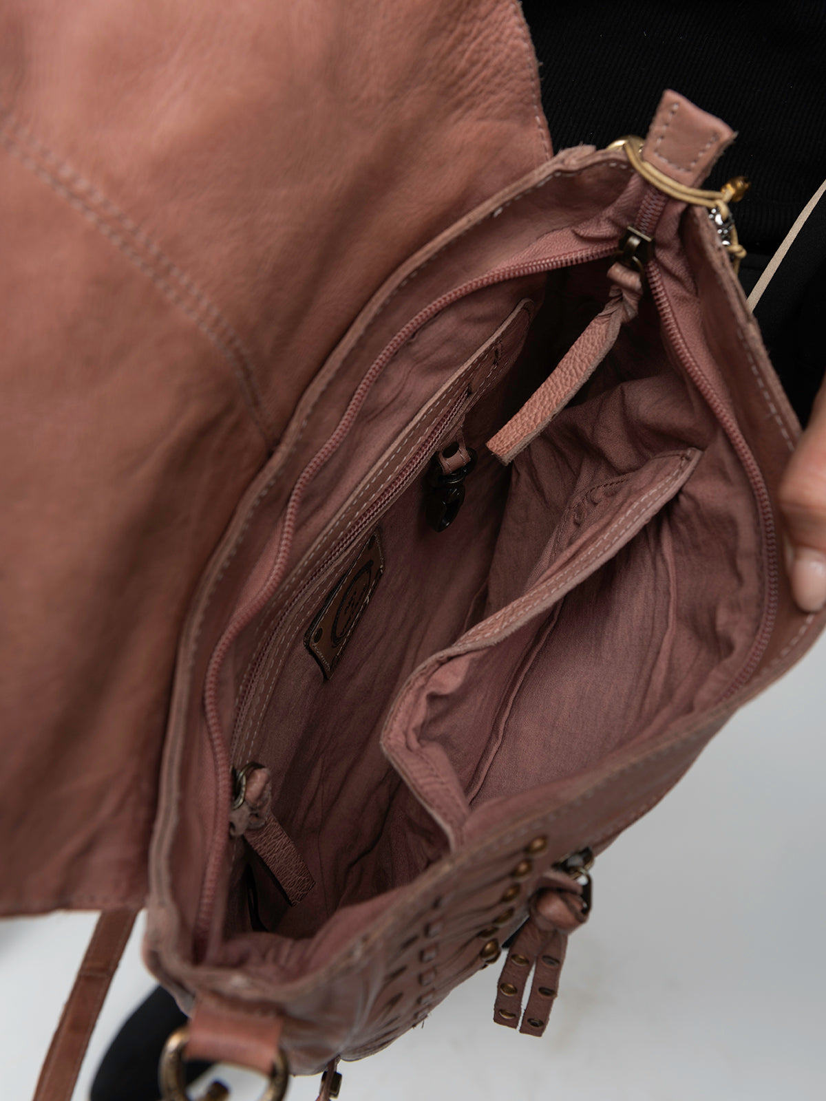 CAROB: Blush leather crossbody bag by Art N Vintage