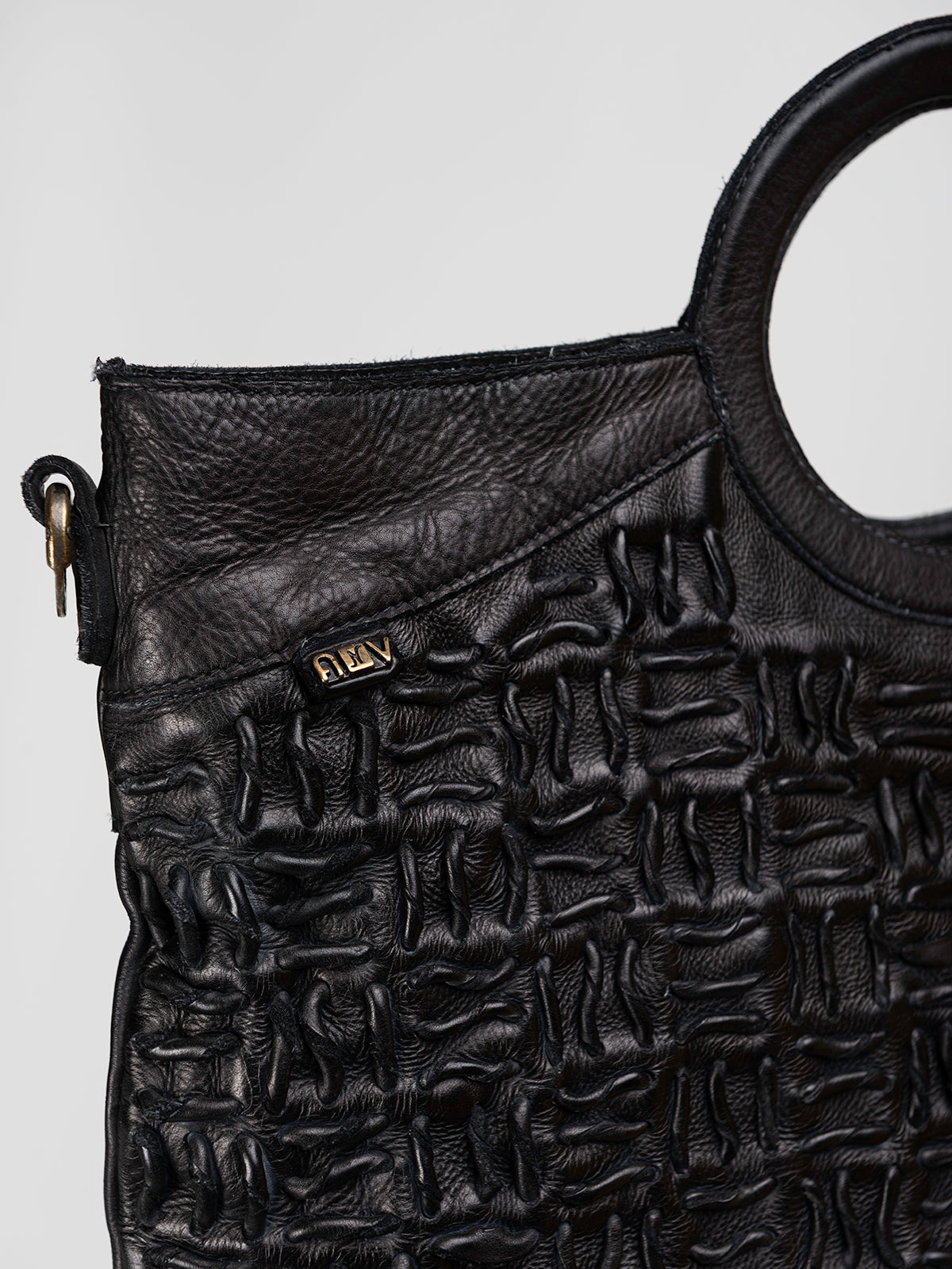 ESTHER: Black leather crossbody bag by Art N Vintage