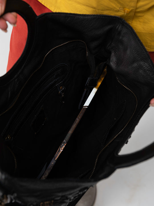 ESTHER: Black leather crossbody bag by Art N Vintage
